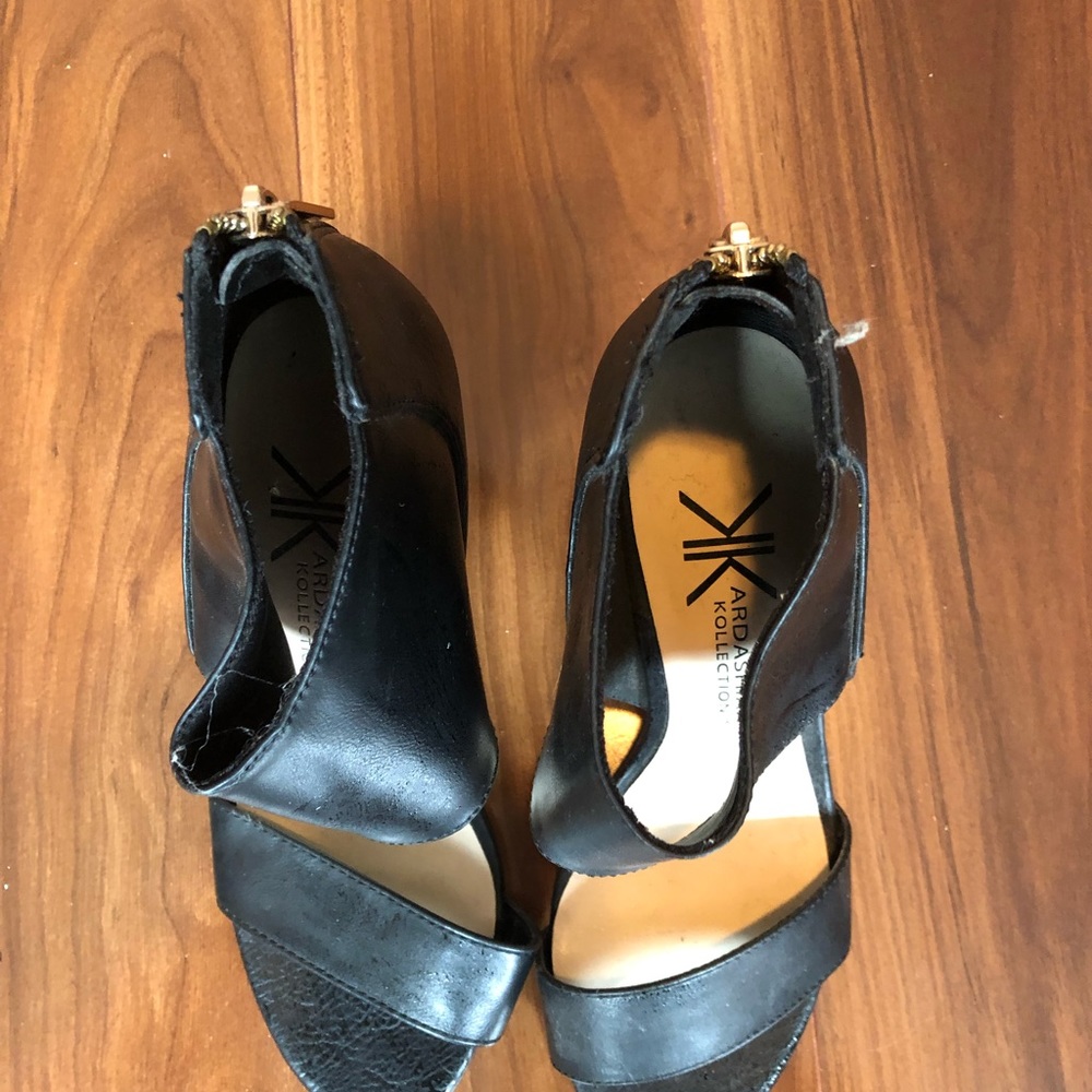 Black heels - Picture 3 of 5